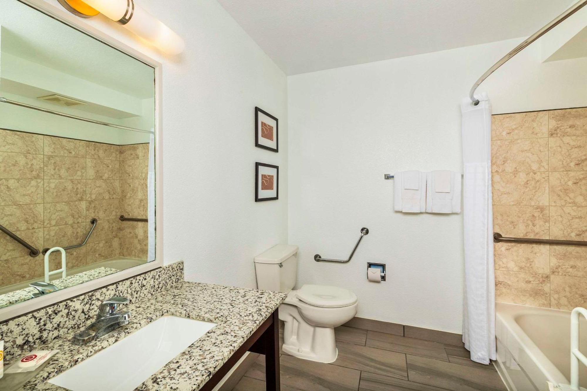 Comfort Inn & Suites Yorkton Extérieur photo